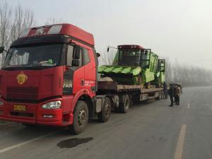 大年還沒過完，農(nóng)民朋友就需要我們的產(chǎn)品，今天又發(fā)往三河市兩臺穗莖兼收玉米收獲機(jī) 
